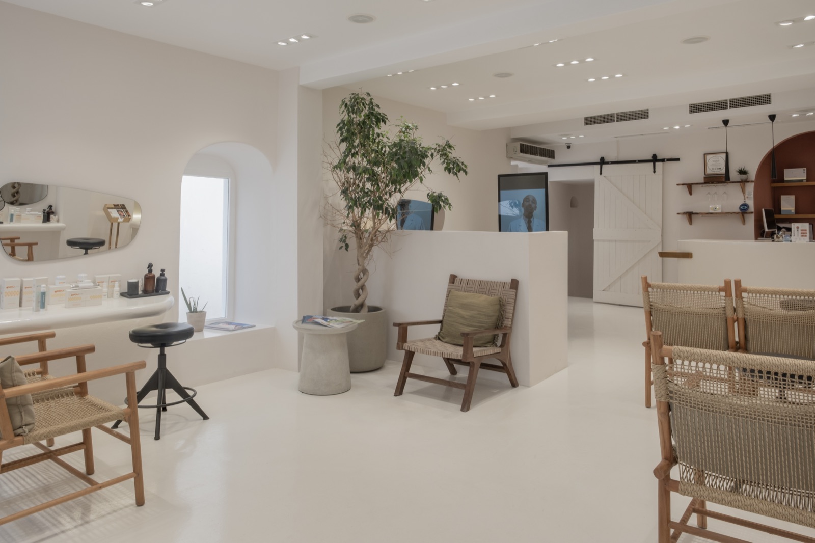 30 Matogianni — view 4